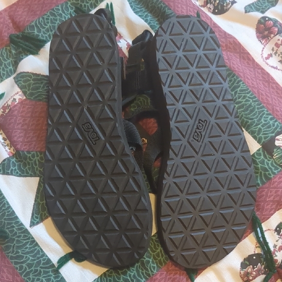 Teva Black Adventure Sandals Minimalist Design - Picture 2 of 4
